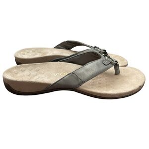 Vionic Elena Thong Slip On Sandals Silver Metallic Ring Detail Womens Size 9